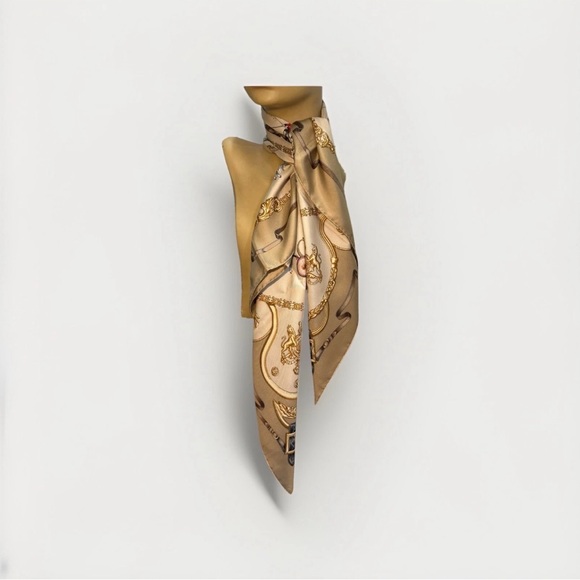 Hermès Silk Scarf – Les Carrosses à Paris 6-2020 – Very Good Condition - Picture 1 of 5